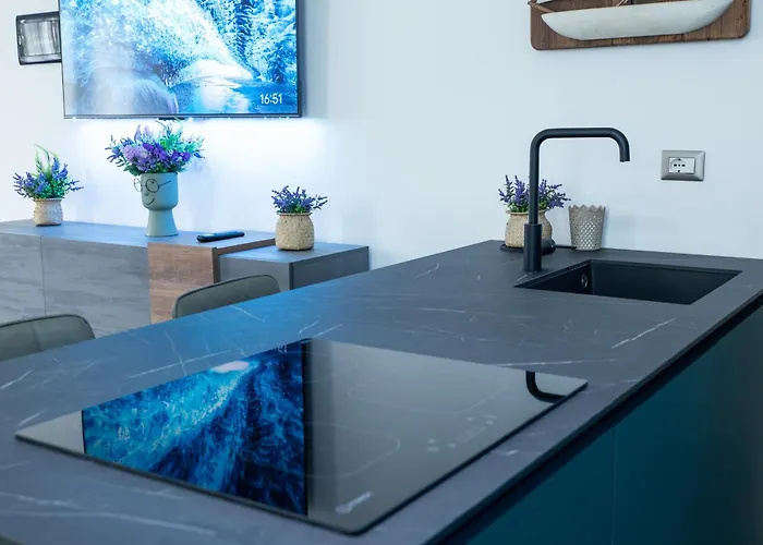 - 3 Min Walk From - Modern Flat For 5 Guests * Abbadia Lariana