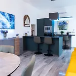 Appartement - 3 Min Walk From - Modern Flat For 5 Guests
