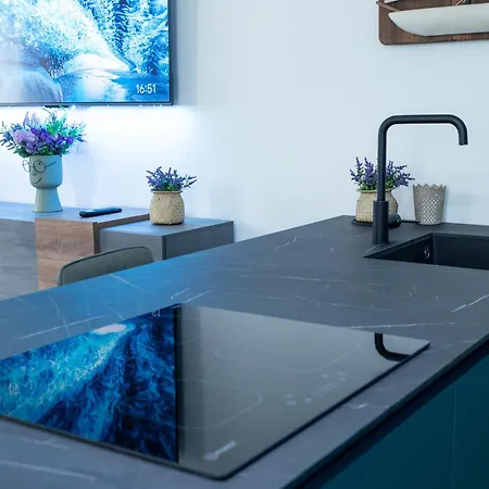 - 3 Min Walk From - Modern Flat For 5 Guests * Abbadia Lariana