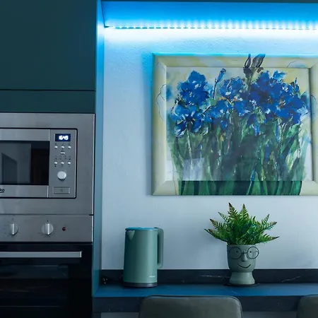 Daire - 3 Min Walk From - Modern Flat For 5 Guests *