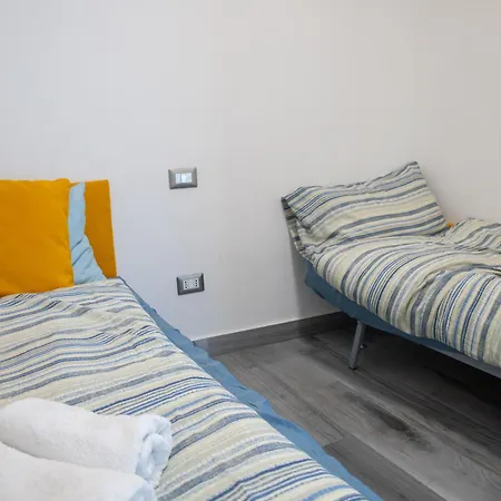 Daire - 3 Min Walk From - Modern Flat For 5 Guests Abbadia Lariana
