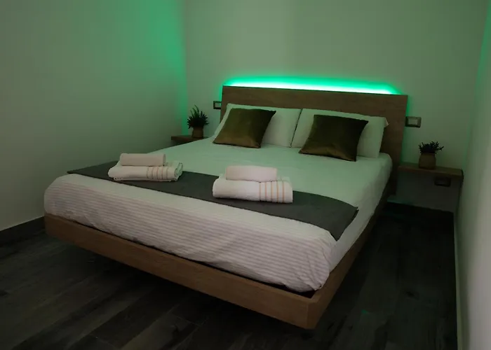 - 3 Min Walk From - Modern Flat For 5 Guests Apartment