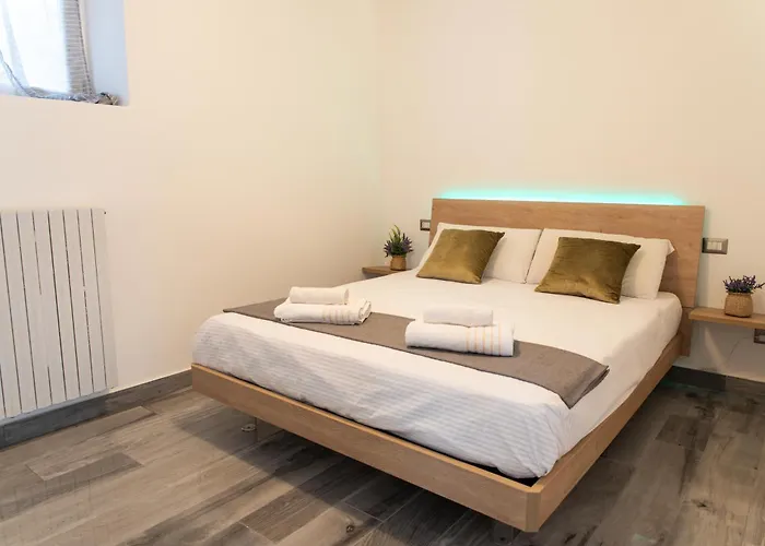 - 3 Min Walk From - Modern Flat For 5 Guests Apartment *