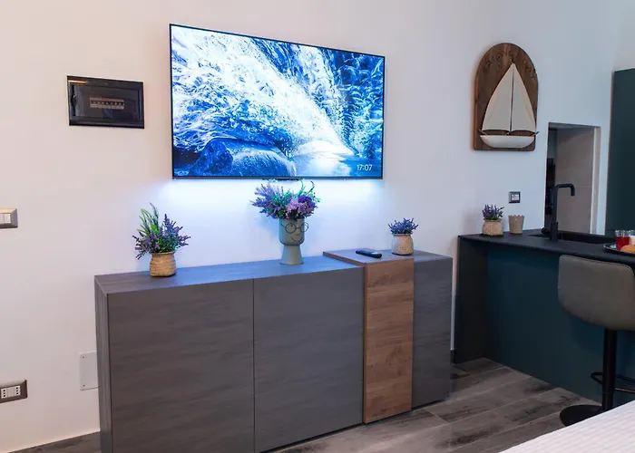 - 3 Min Walk From - Modern Flat For 5 Guests *