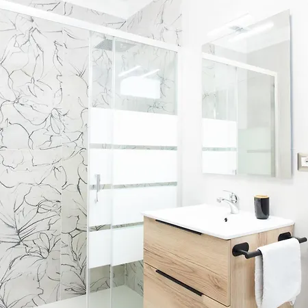 דירה - 3 Min Walk From - Modern Flat For 5 Guests