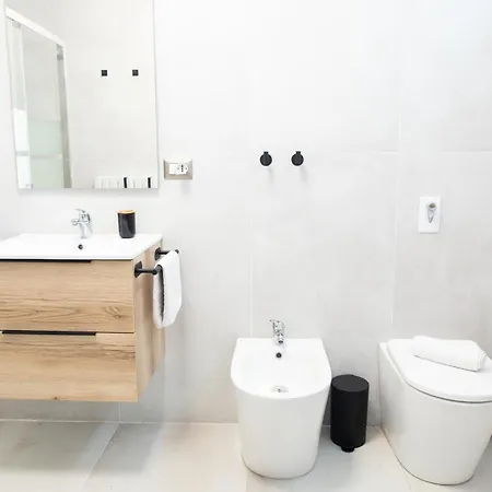 דירה - 3 Min Walk From - Modern Flat For 5 Guests