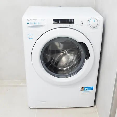 - 3 Min Walk From - Modern Flat For 5 Guests דירה