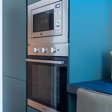 - 3 Min Walk From - Modern Flat For 5 Guests *