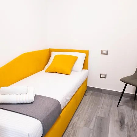 - 3 Min Walk From - Modern Flat For 5 Guests Lejlighed