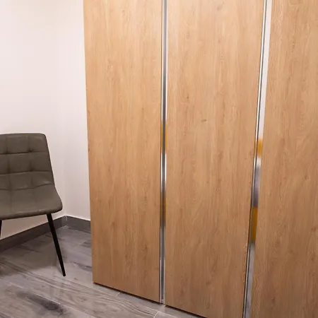 - 3 Min Walk From - Modern Flat For 5 Guests Апартаменты Аббадия Лариана