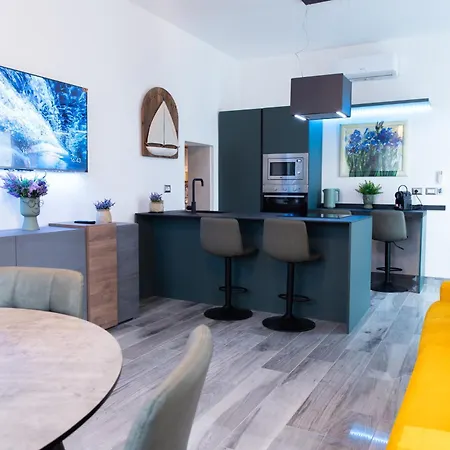 Lejlighed - 3 Min Walk From - Modern Flat For 5 Guests