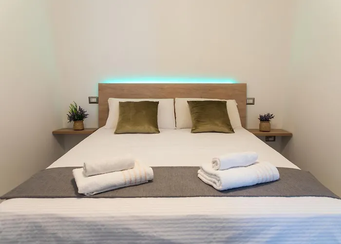 - 3 Min Walk From - Modern Flat For 5 Guests Abbadia Lariana